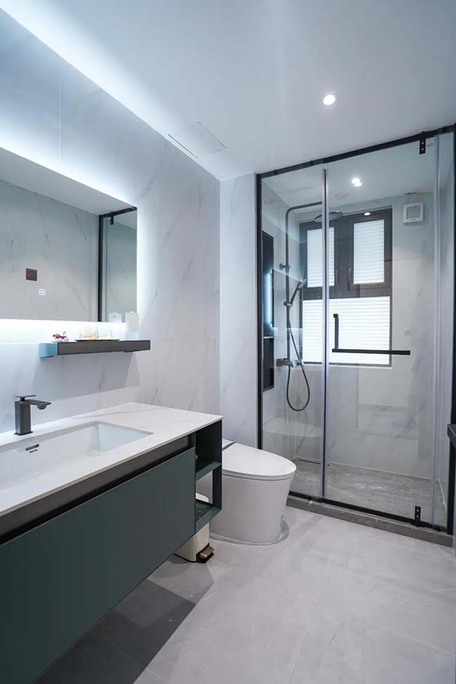 90㎡現(xiàn)代三居，舍主燈換燈帶，巧妙的色彩混搭，打造年輕有趣的生活